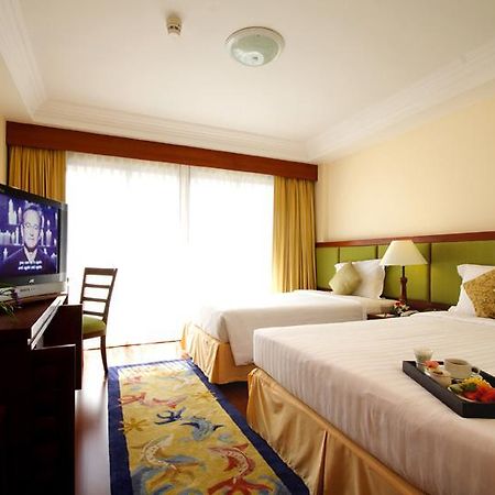 Kalim Resort Patong Bagian luar foto
