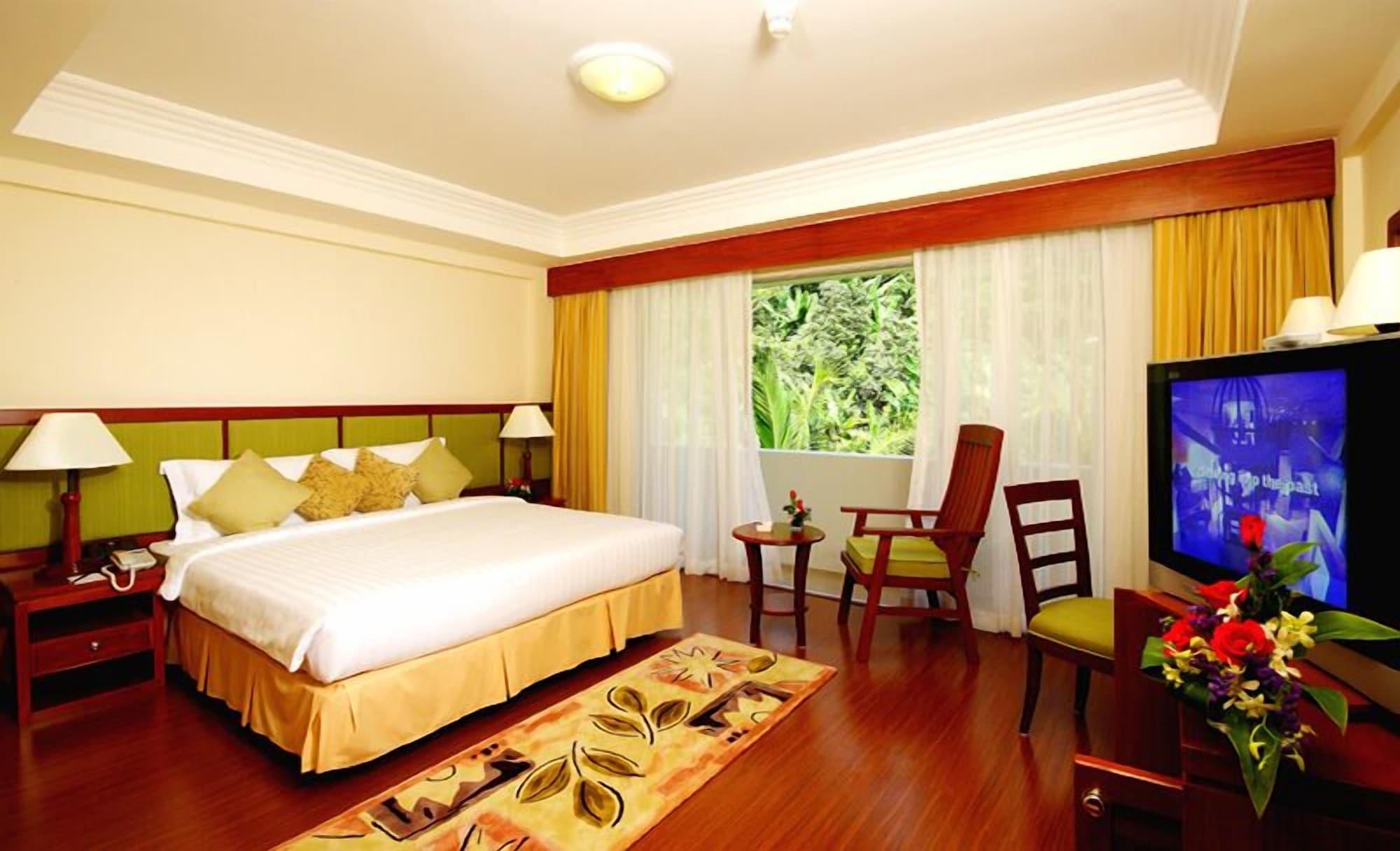 Kalim Resort Patong Bagian luar foto