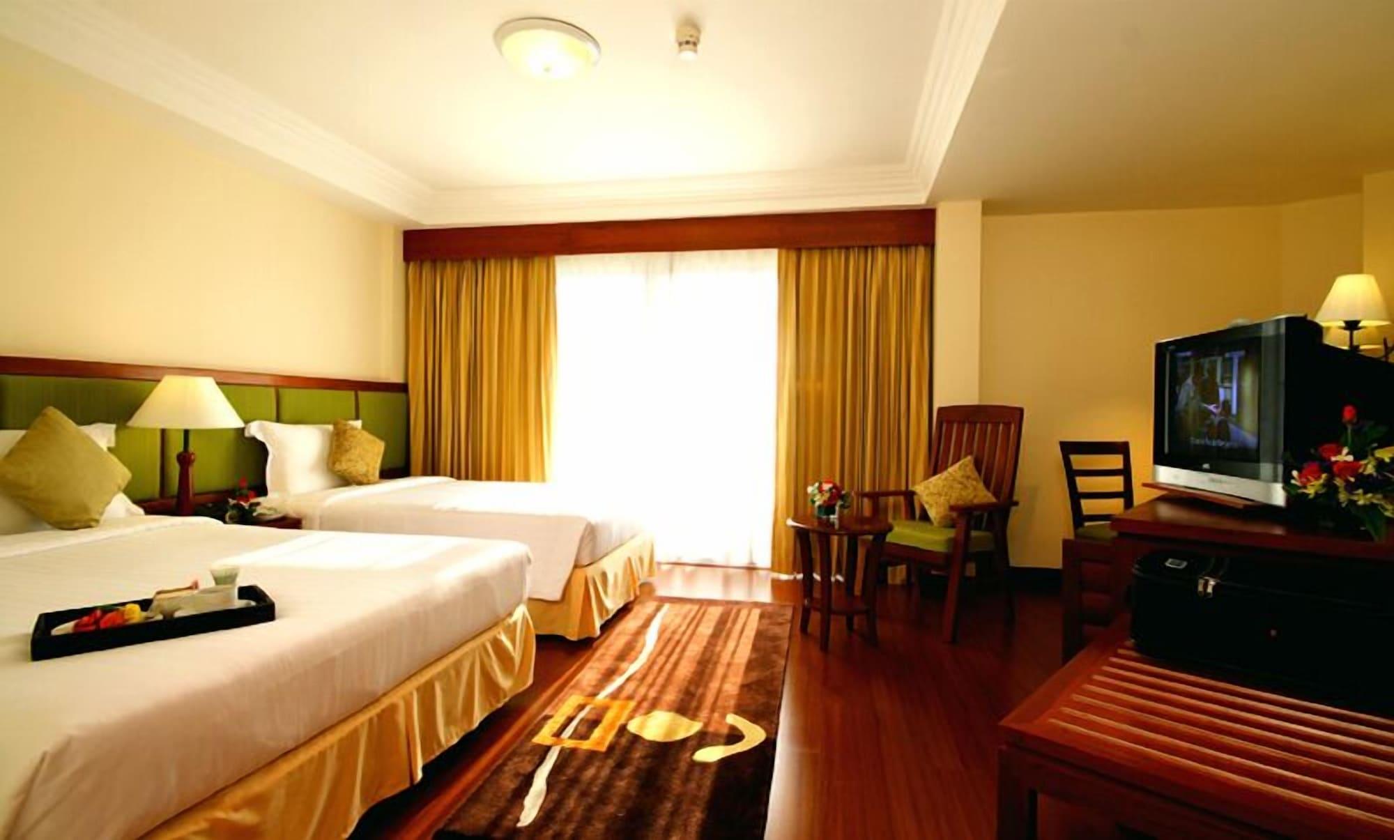 Kalim Resort Patong Bagian luar foto
